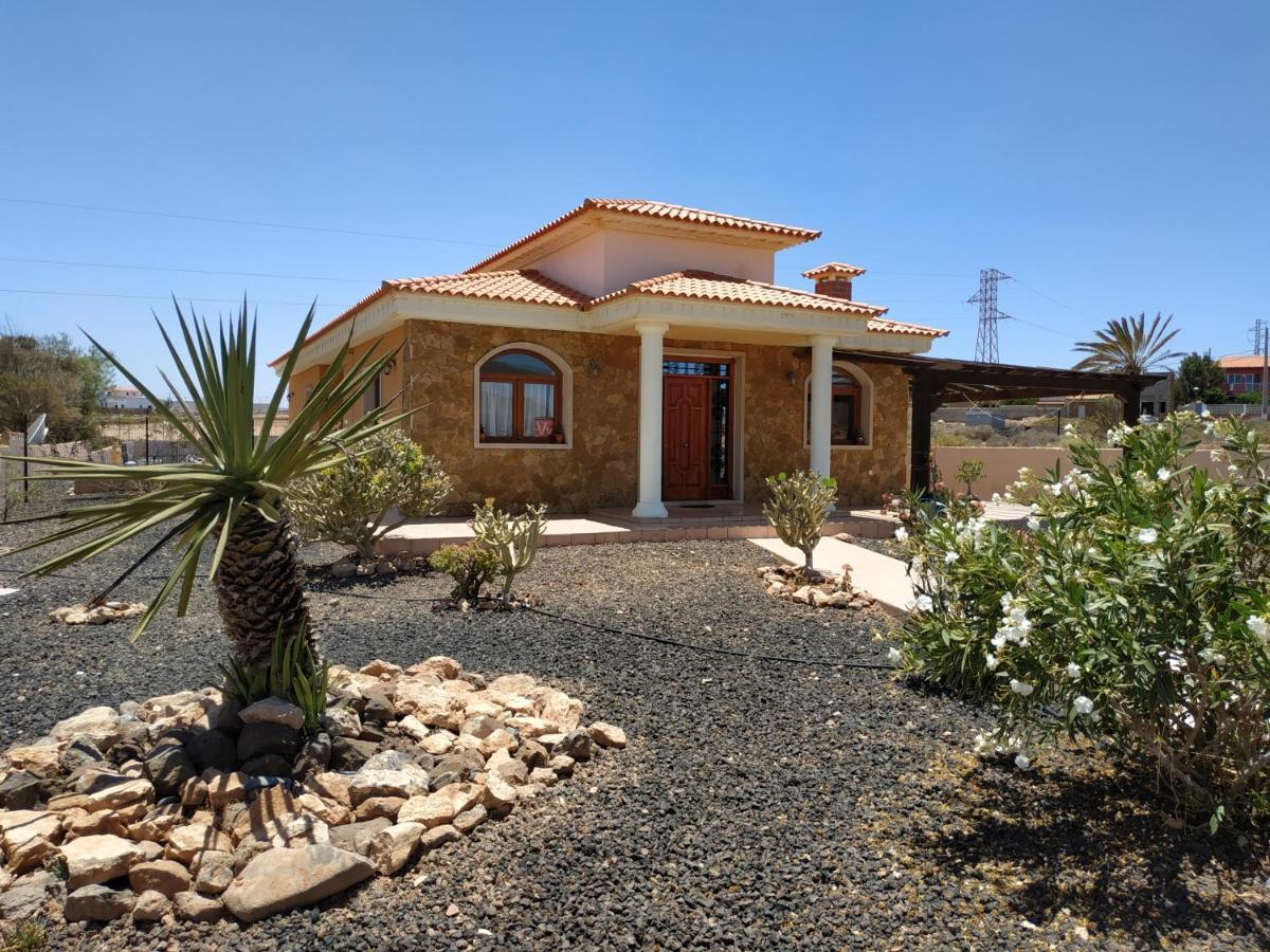 Villa Casa Del Sol 3 Bedroom Villa With Private Solar Covered 12M X 6M Pool Minimum Stay 7 Nights Chromecast And Wifi Throughout The Property Triquivijate Екстер'єр фото