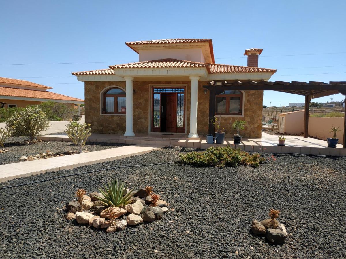 Villa Casa Del Sol 3 Bedroom Villa With Private Solar Covered 12M X 6M Pool Minimum Stay 7 Nights Chromecast And Wifi Throughout The Property Triquivijate Екстер'єр фото