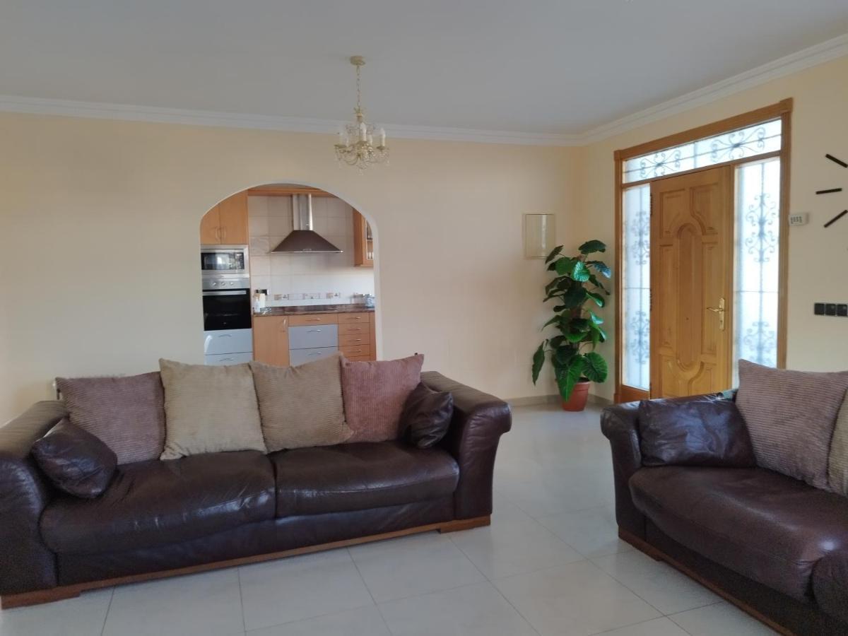 Villa Casa Del Sol 3 Bedroom Villa With Private Solar Covered 12M X 6M Pool Minimum Stay 7 Nights Chromecast And Wifi Throughout The Property Triquivijate Екстер'єр фото
