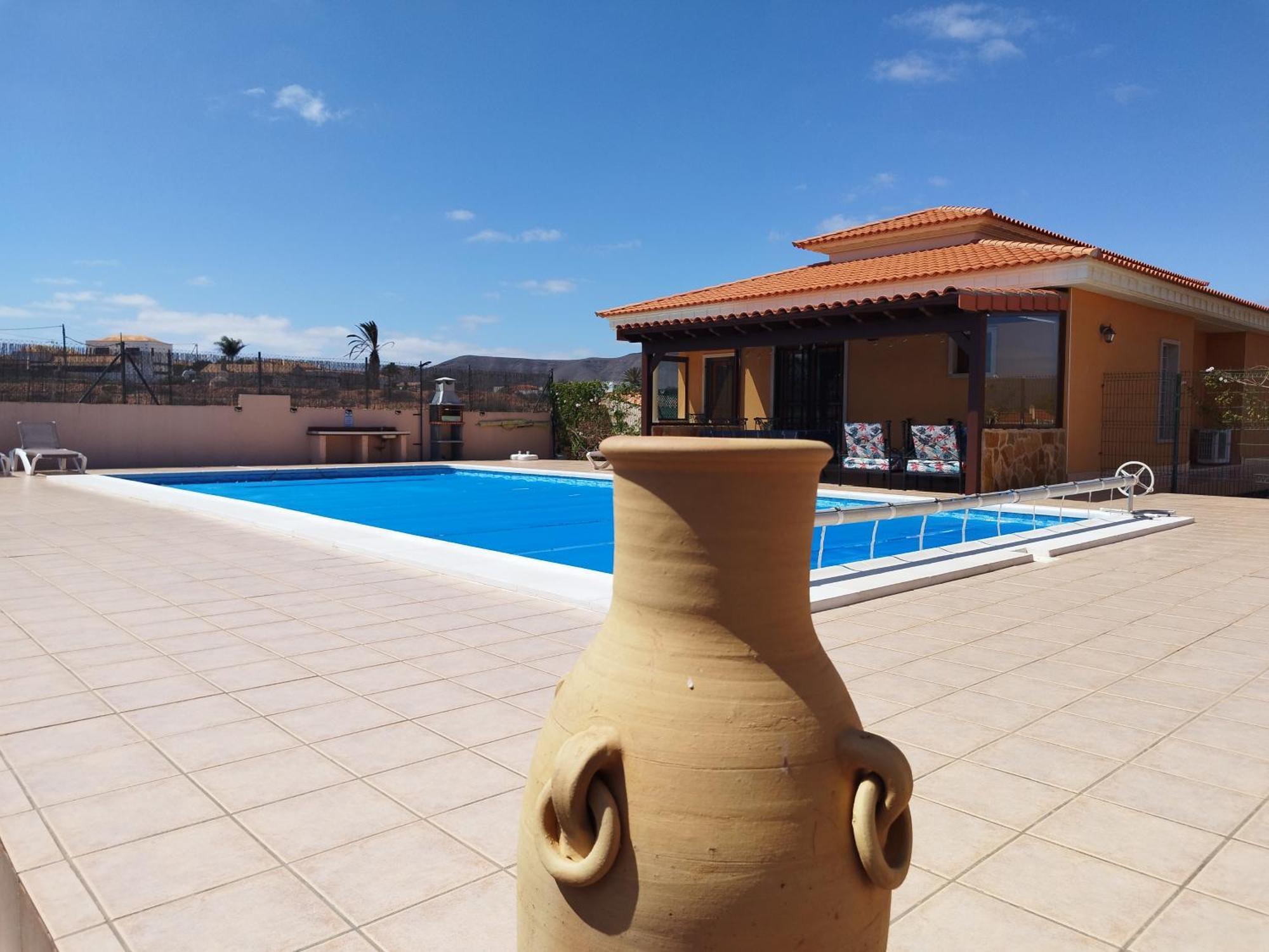 Villa Casa Del Sol 3 Bedroom Villa With Private Solar Covered 12M X 6M Pool Minimum Stay 7 Nights Chromecast And Wifi Throughout The Property Triquivijate Екстер'єр фото